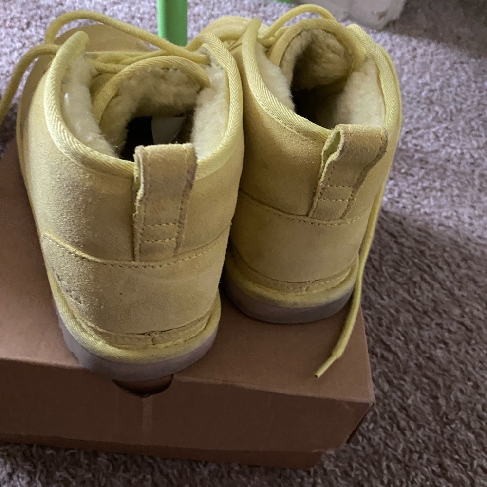 Yellow uggs - Picture 3 of 4